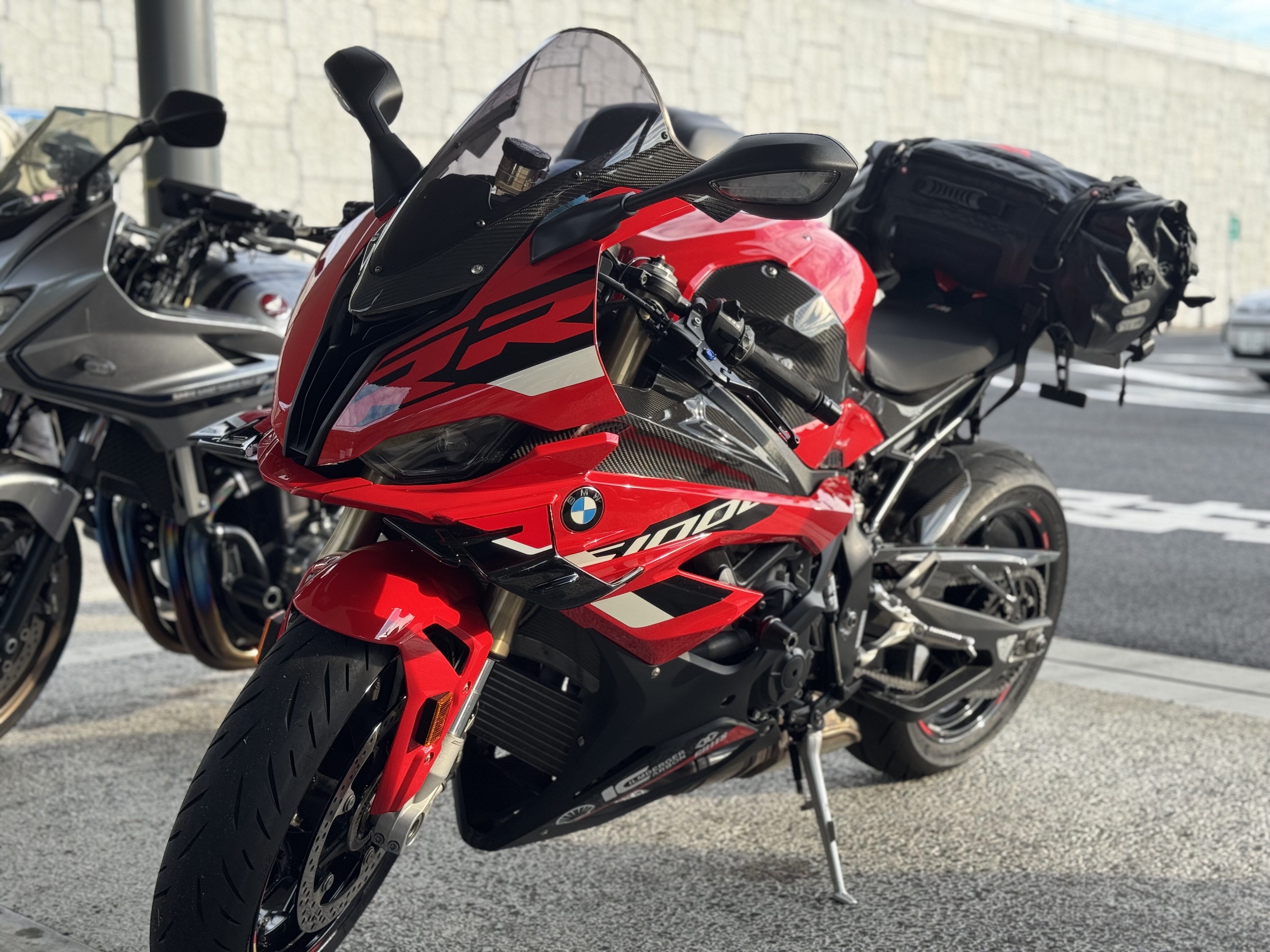 肩肘張らずに着用できる